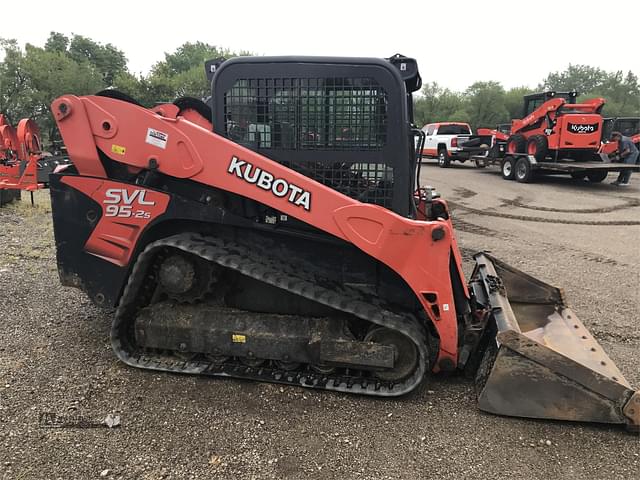 Image of Kubota SVL95-2 equipment image 2