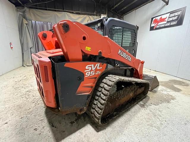 Image of Kubota SVL95-2 equipment image 4