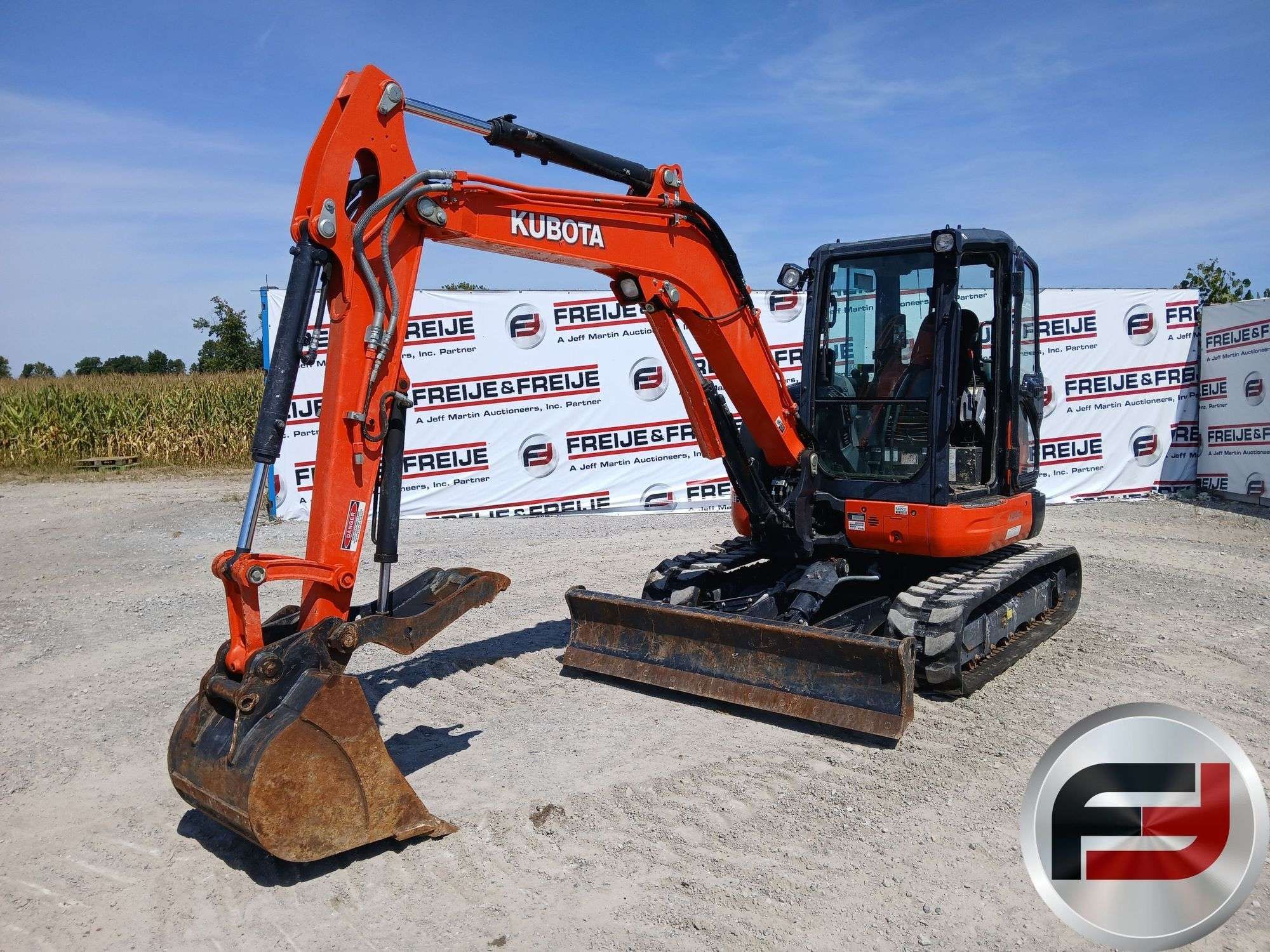 2016 Kubota U55-4 Equipment Image0