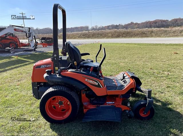 Image of Kubota ZD1211 equipment image 3