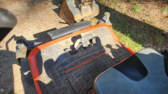Image of Kubota ZD1211 equipment image 4