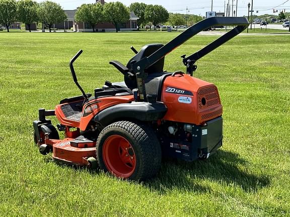 Image of Kubota ZD1211 equipment image 4