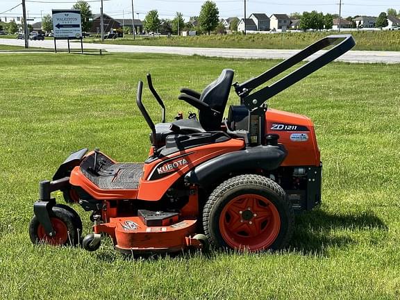 Image of Kubota ZD1211 equipment image 3