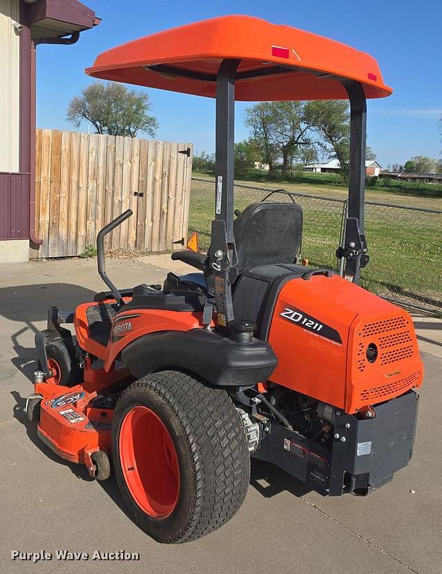 Image of Kubota ZD1211 equipment image 4