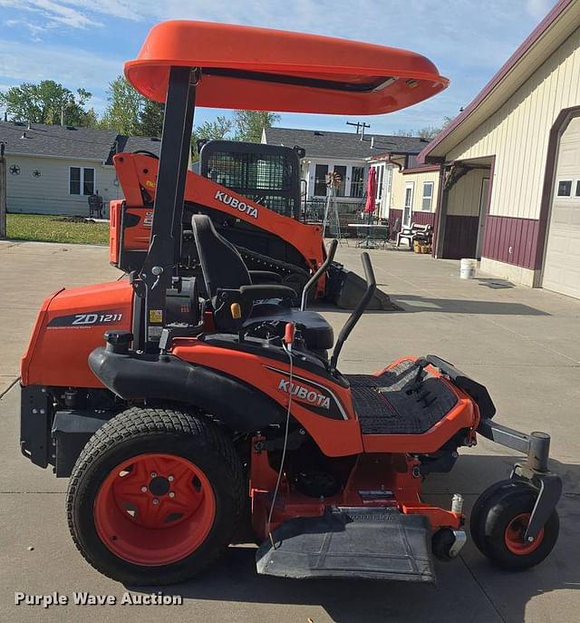 Image of Kubota ZD1211 equipment image 2