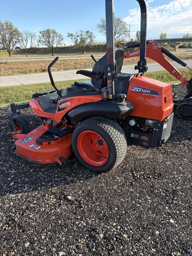 Image of Kubota ZD1211L equipment image 1
