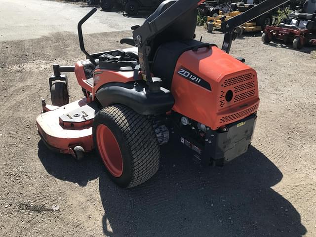 Image of Kubota ZD1211L equipment image 3