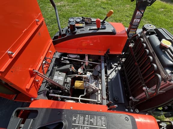 Image of Kubota ZD323 equipment image 4