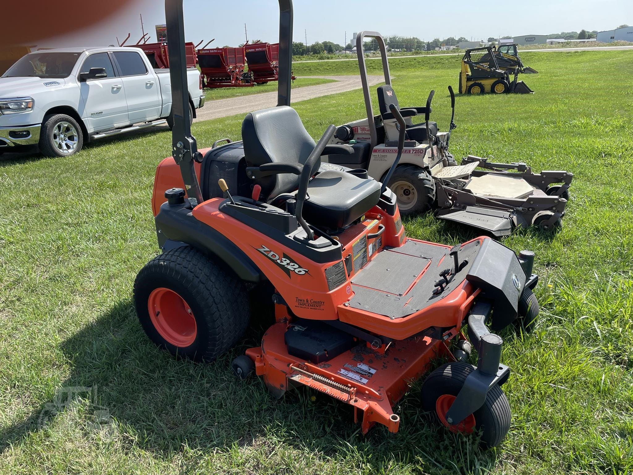 2016 Kubota ZD326 Equipment Image0