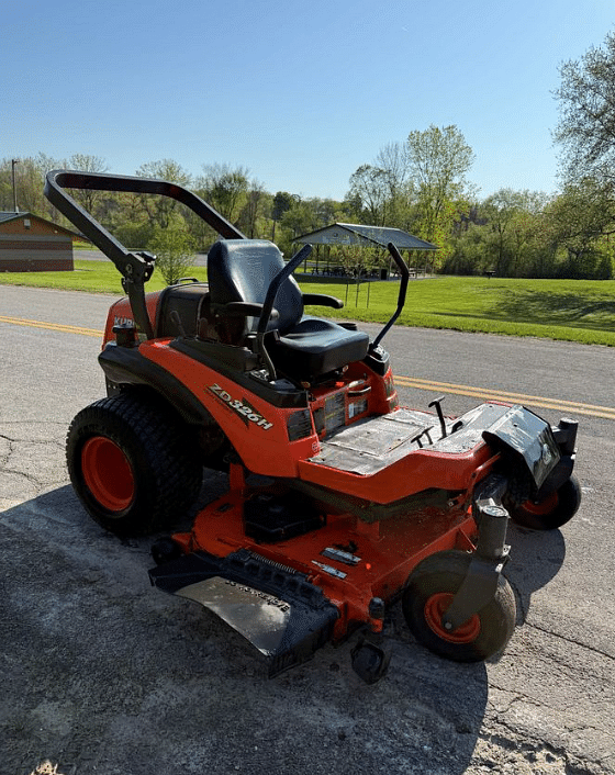 Image of Kubota ZD326H equipment image 2