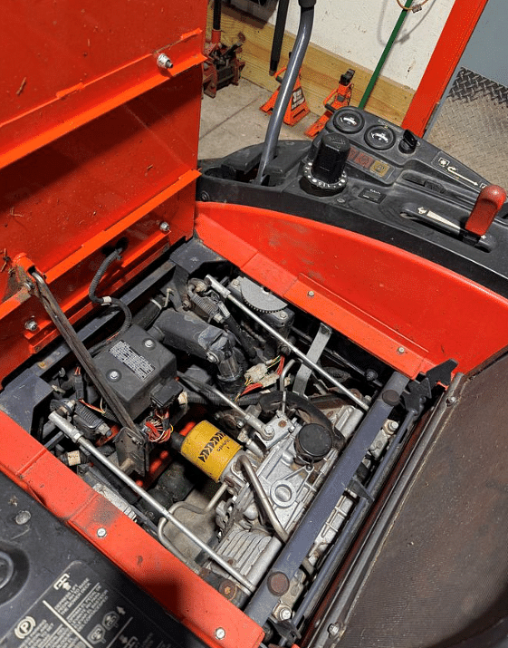 Image of Kubota ZD326H equipment image 4
