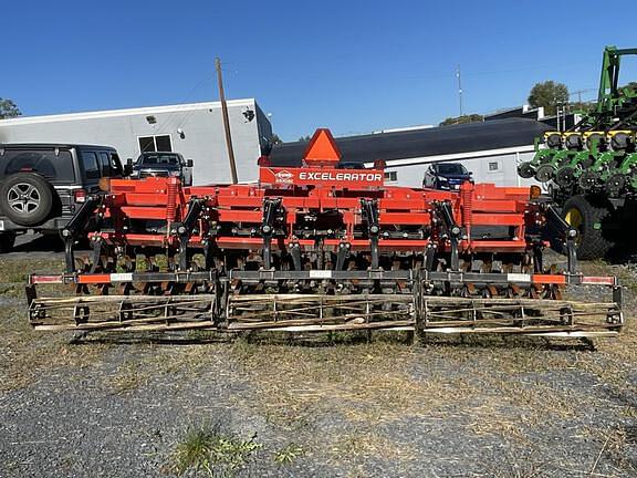 Image of Kuhn Krause Excelerator 8000 equipment image 2