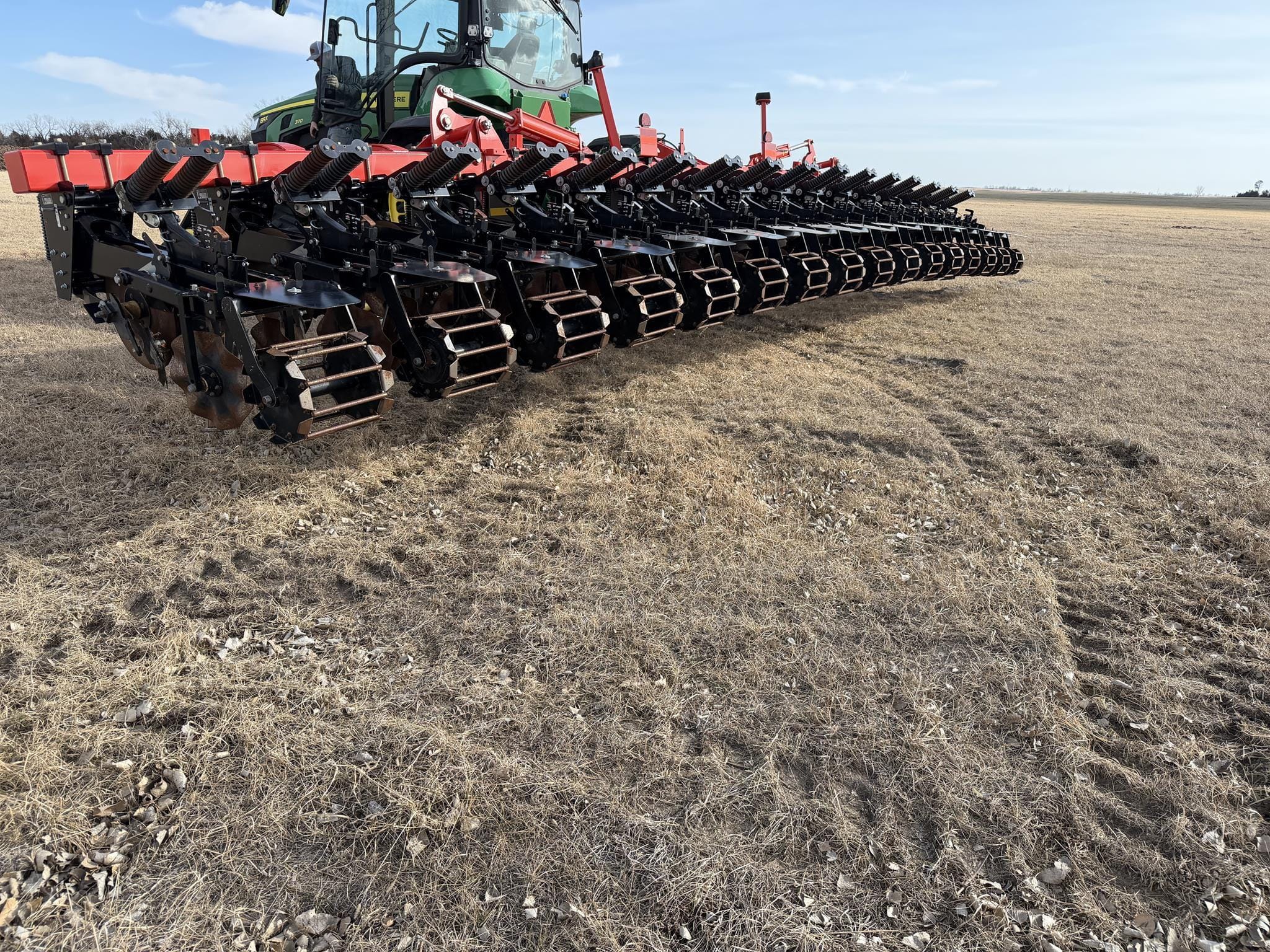 2016 Kuhn Krause Gladiator 1205 Equipment Image0