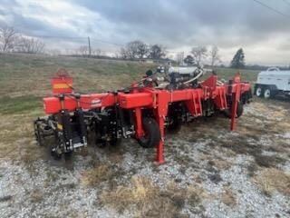 2016 Kuhn Krause Gladiator 1205M-830R Equipment Image0