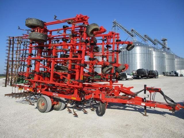 2016 Kuhn Krause 5635 Equipment Image0