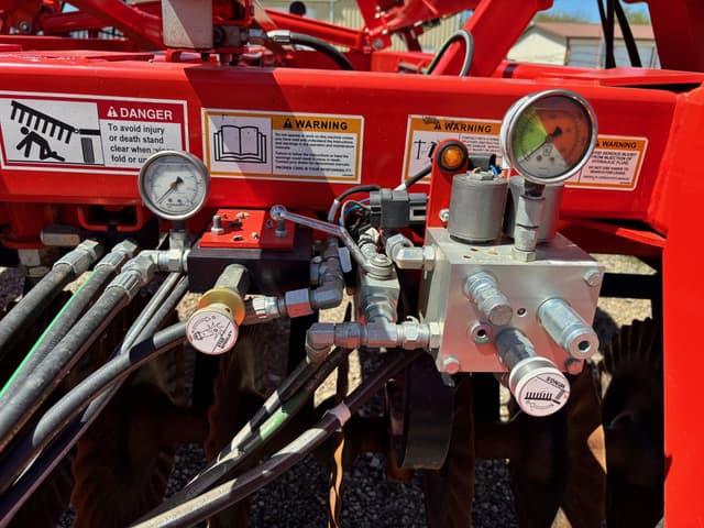 Image of Kuhn Krause Excelerator 8005 equipment image 4