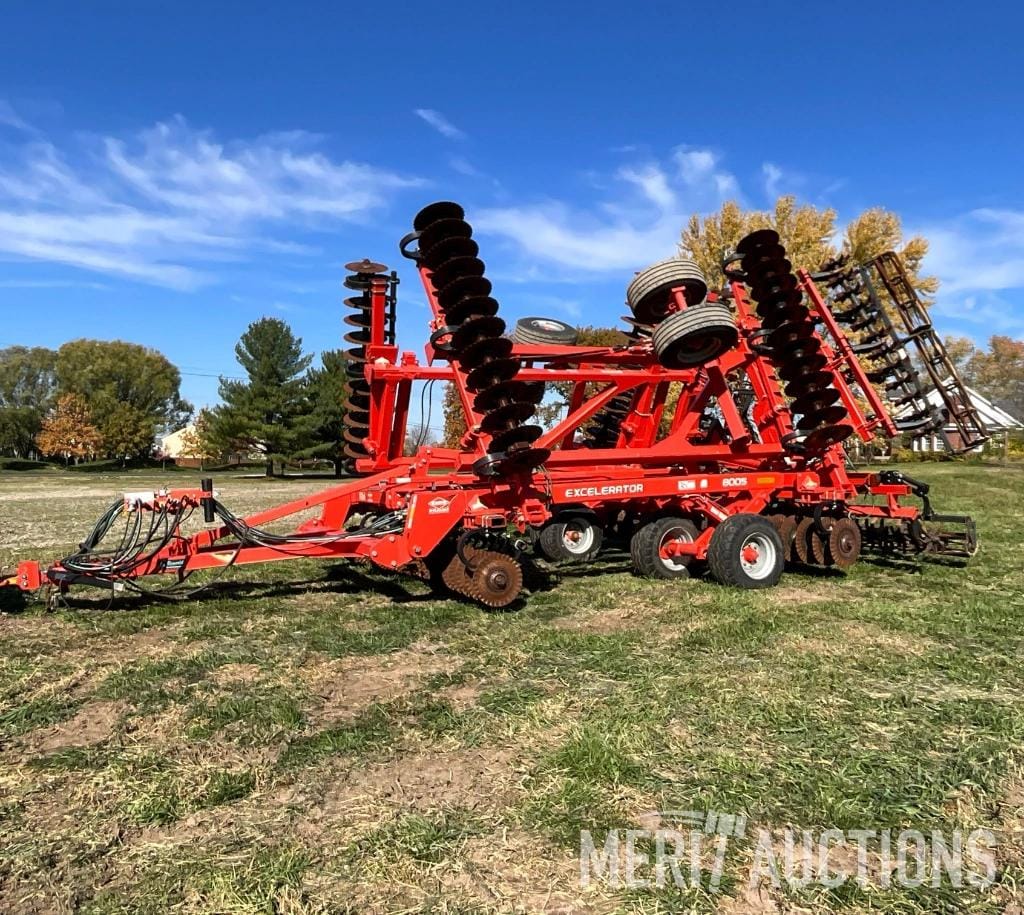 2016 Kuhn Krause Excelerator 8005 Equipment Image0
