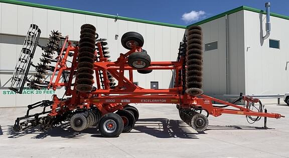 Image of Kuhn Krause Excelerator 8000 equipment image 1