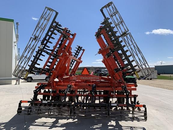 Image of Kuhn Krause Excelerator 8000 equipment image 3