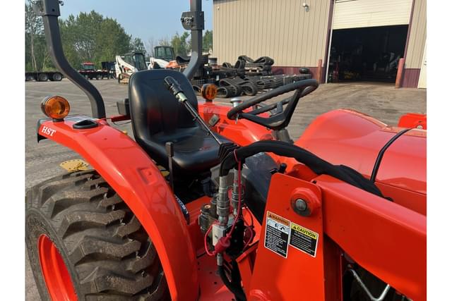 Image of Kubota L3301HST equipment image 2