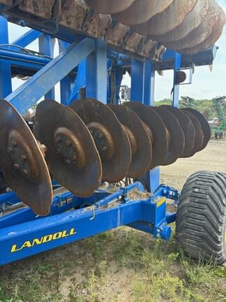 Image of Landoll 7832 equipment image 3