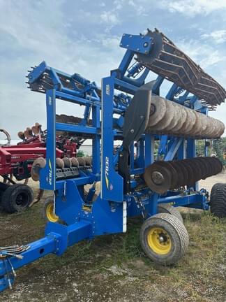 Image of Landoll 7832 equipment image 1