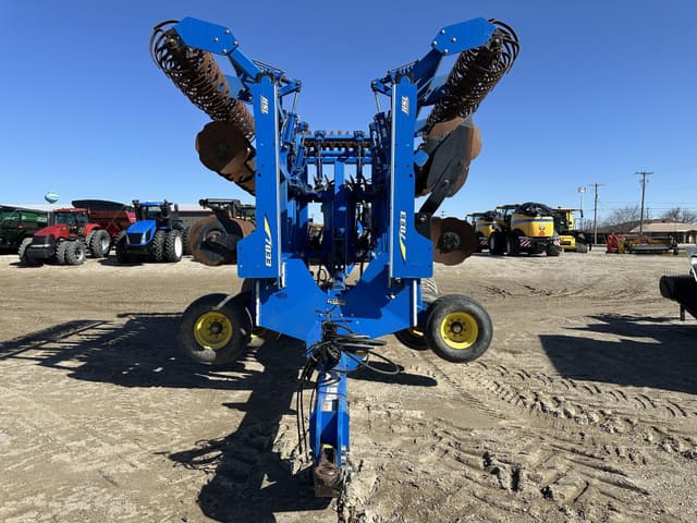 Image of Landoll 7833 equipment image 1