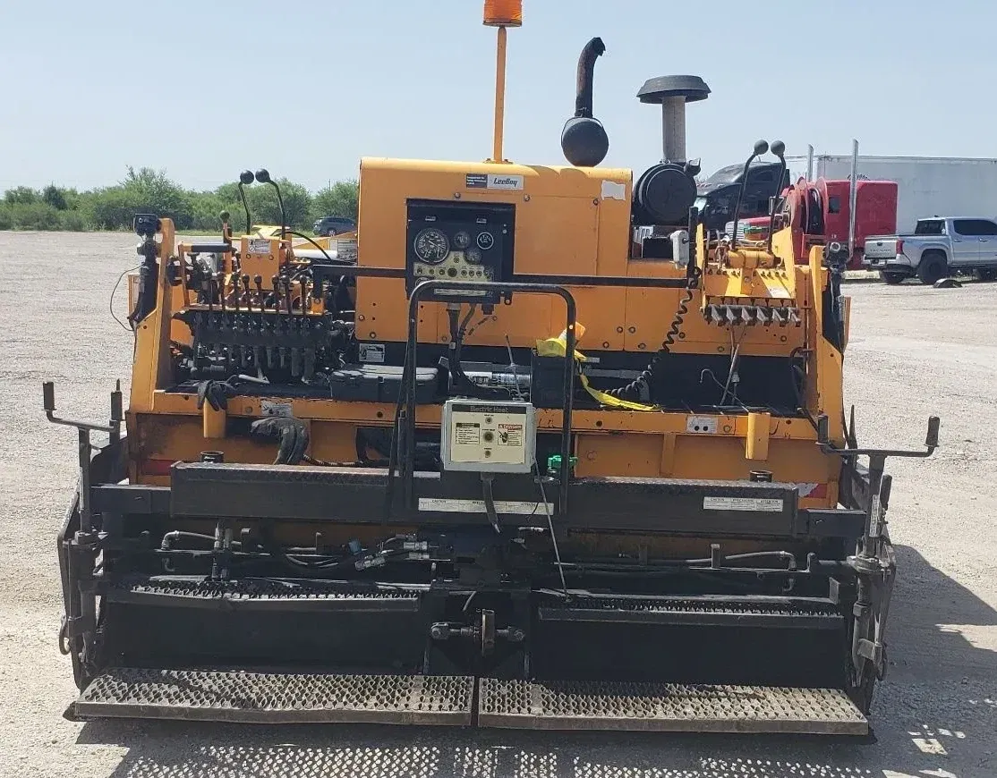 2016 LeeBoy 8500C Equipment Image0