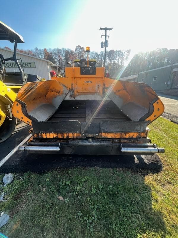 Image of LeeBoy 8515D equipment image 2