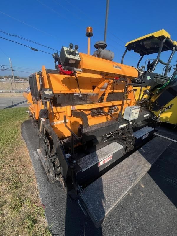 Image of LeeBoy 8515D equipment image 4