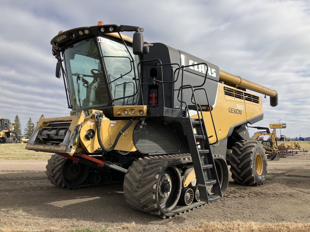 Main image CLAAS LEXION 740TT