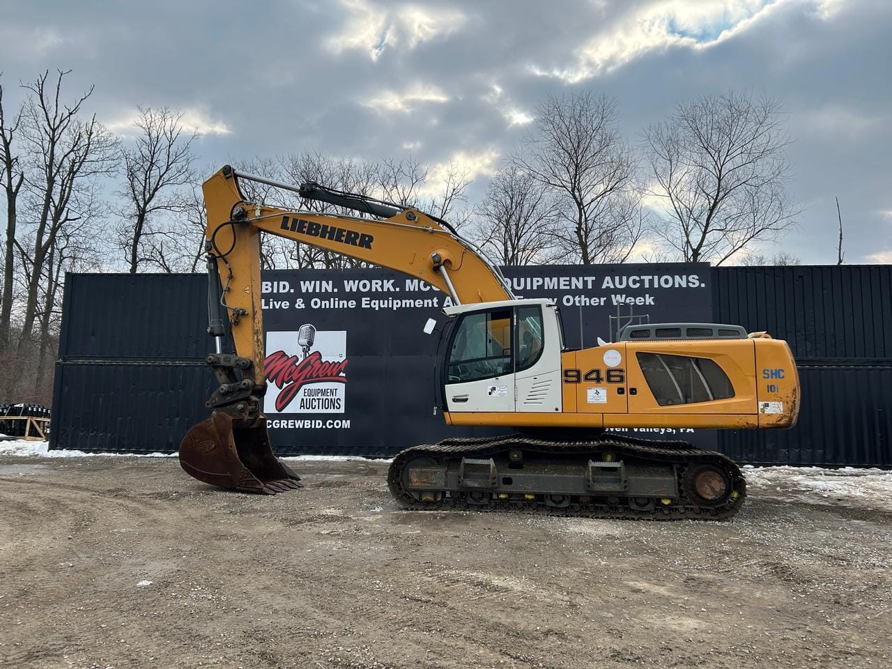 2016 Liebherr R946LC Equipment Image0