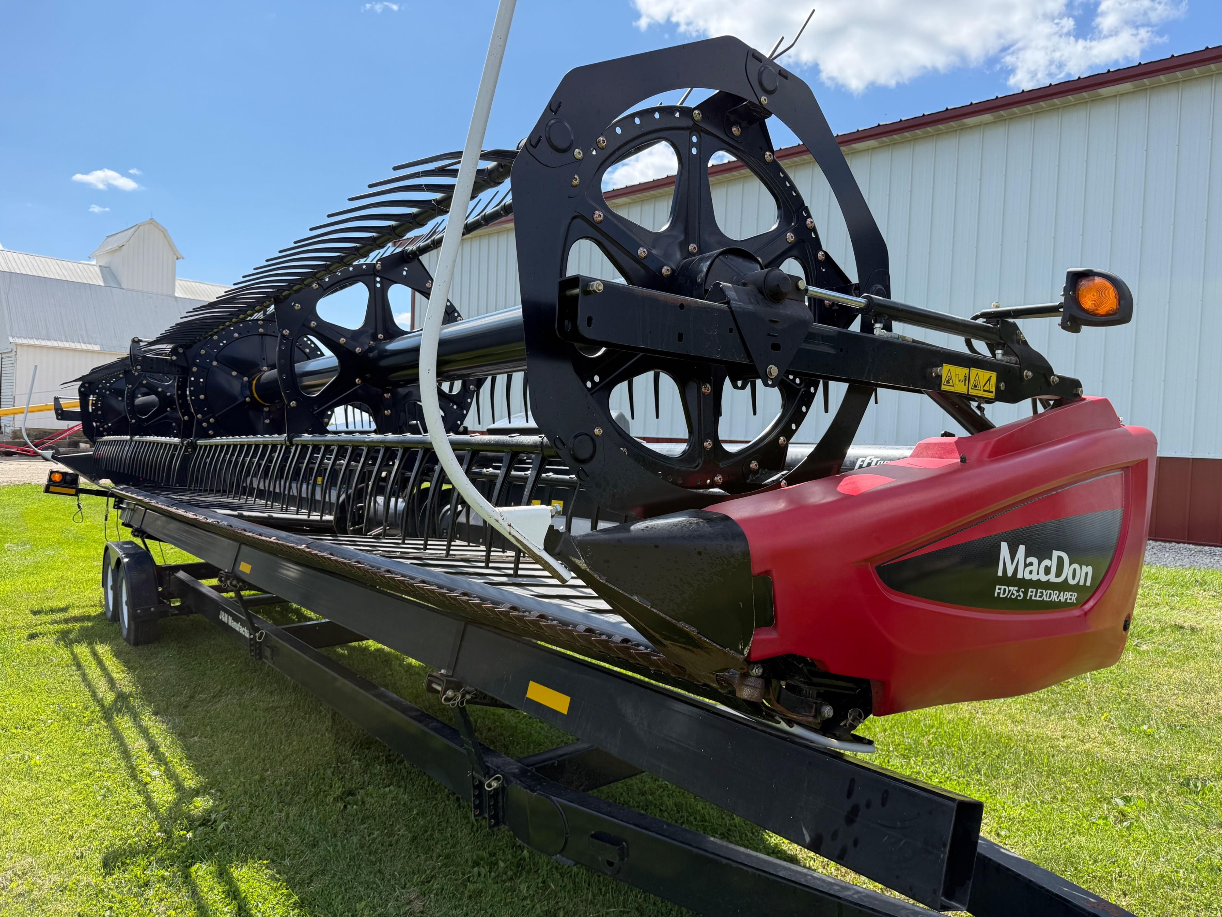 2016 MacDon FD75S Equipment Image0