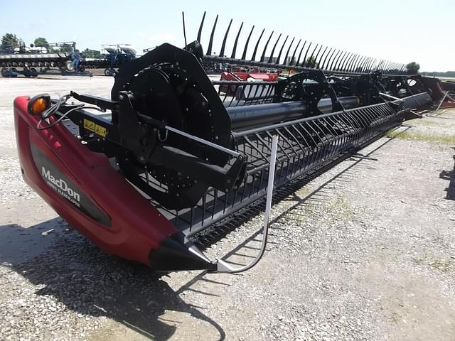 Image of MacDon FD75S equipment image 4