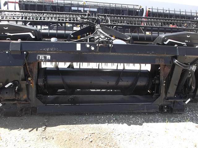 Image of MacDon FD75S equipment image 2