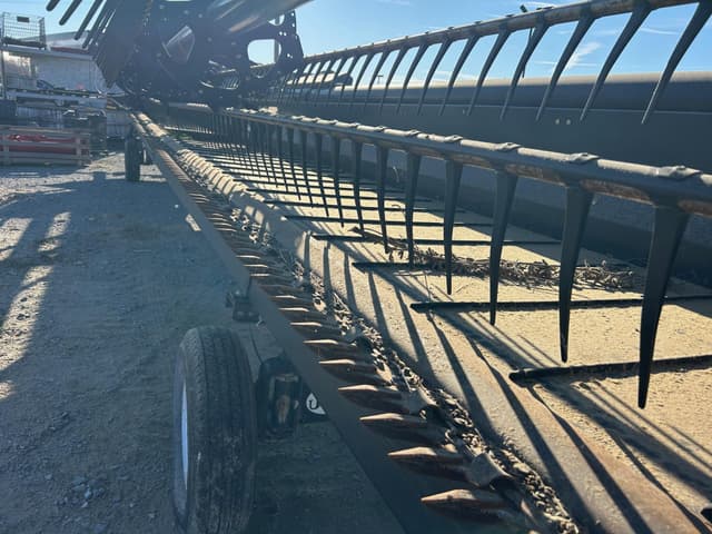 Image of MacDon FD75 equipment image 4