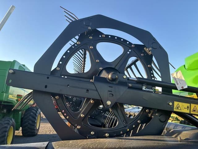 Image of MacDon FD75 equipment image 4