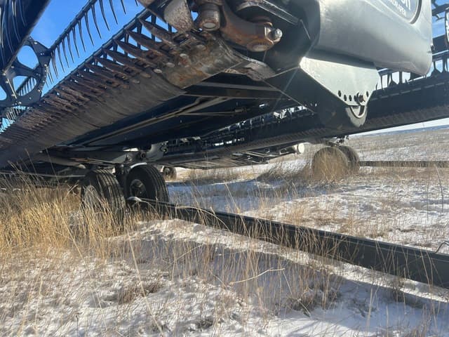 Image of MacDon FD75D equipment image 3