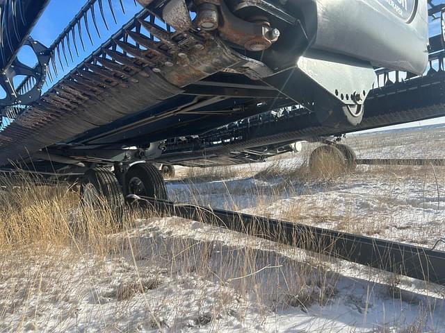 Image of MacDon FD75D equipment image 3