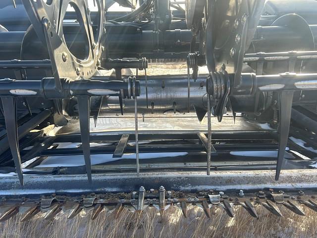 Image of MacDon FD75D equipment image 4