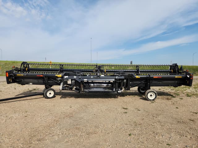 Image of MacDon FD75S equipment image 4