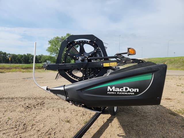Image of MacDon FD75S equipment image 2