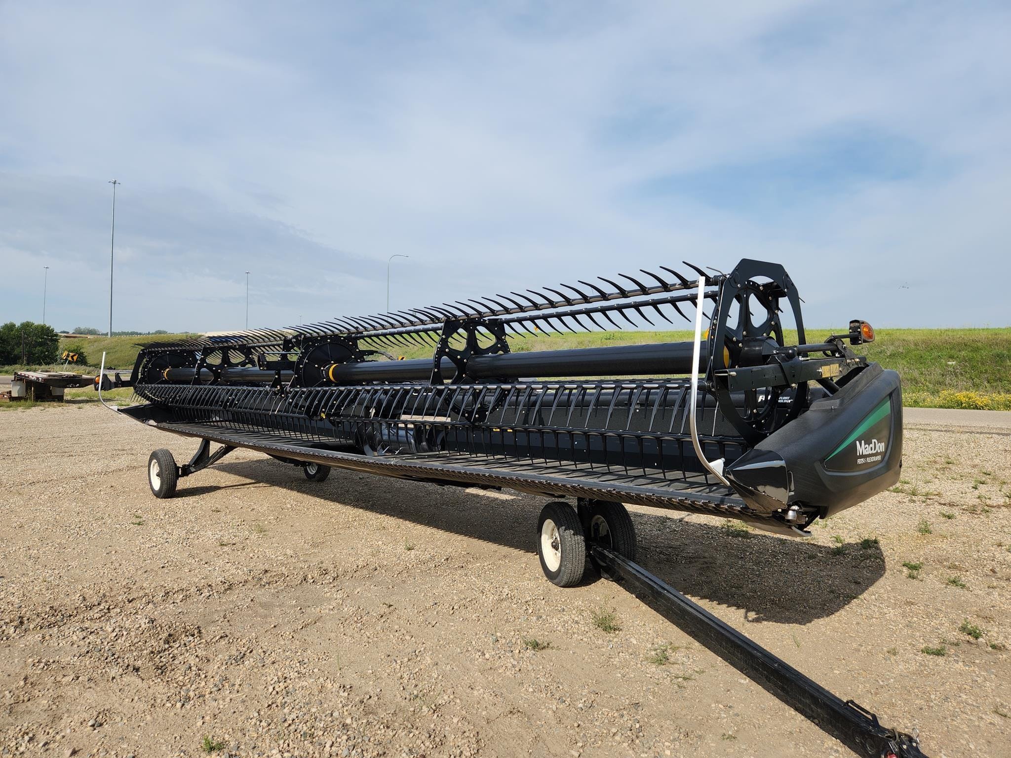 2016 MacDon FD75S Equipment Image0