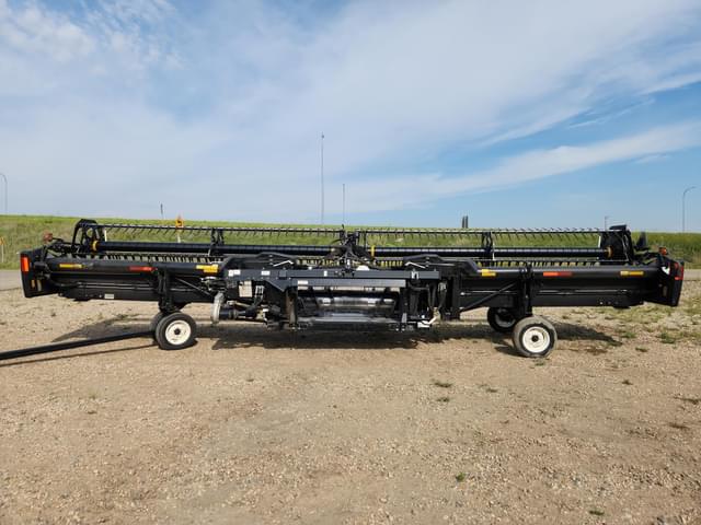 Image of MacDon FD75S equipment image 4