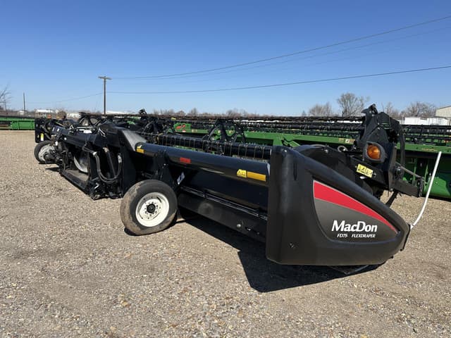 Image of MacDon FD75 equipment image 4