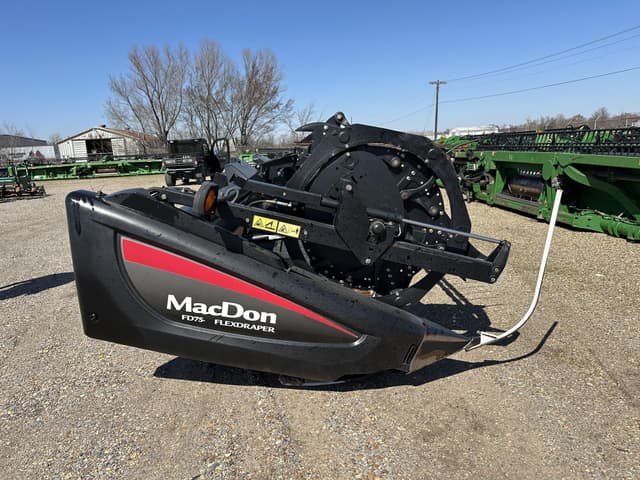 Image of MacDon FD75 equipment image 2