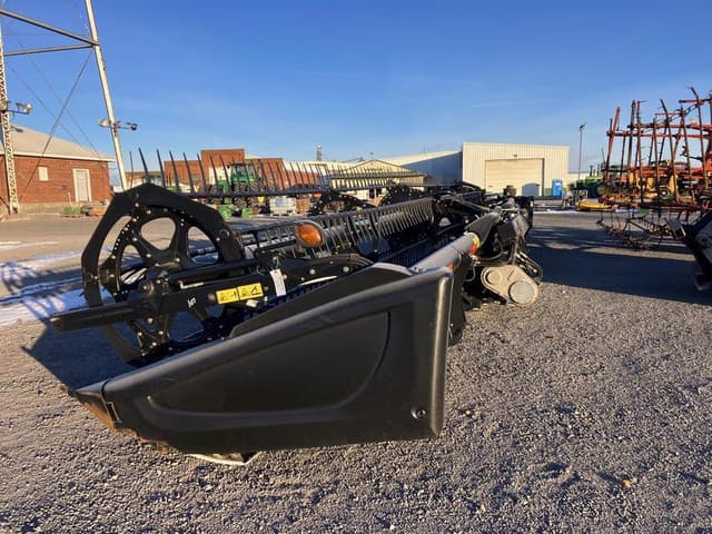 Image of MacDon FD75 equipment image 3