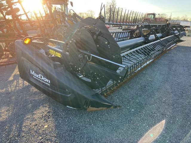 Image of MacDon FD75 equipment image 2