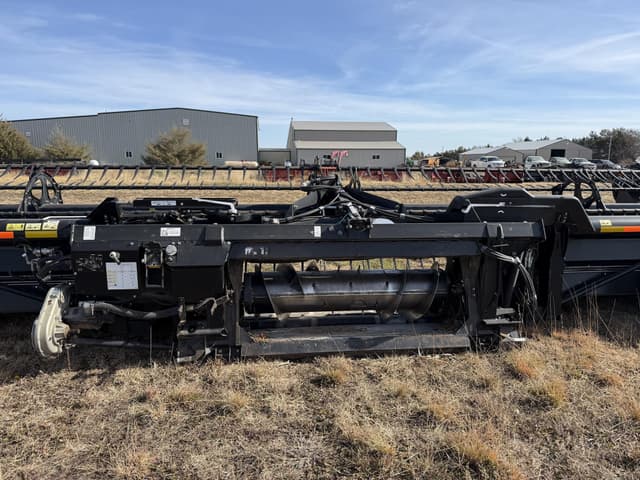 Image of MacDon FD75 equipment image 4