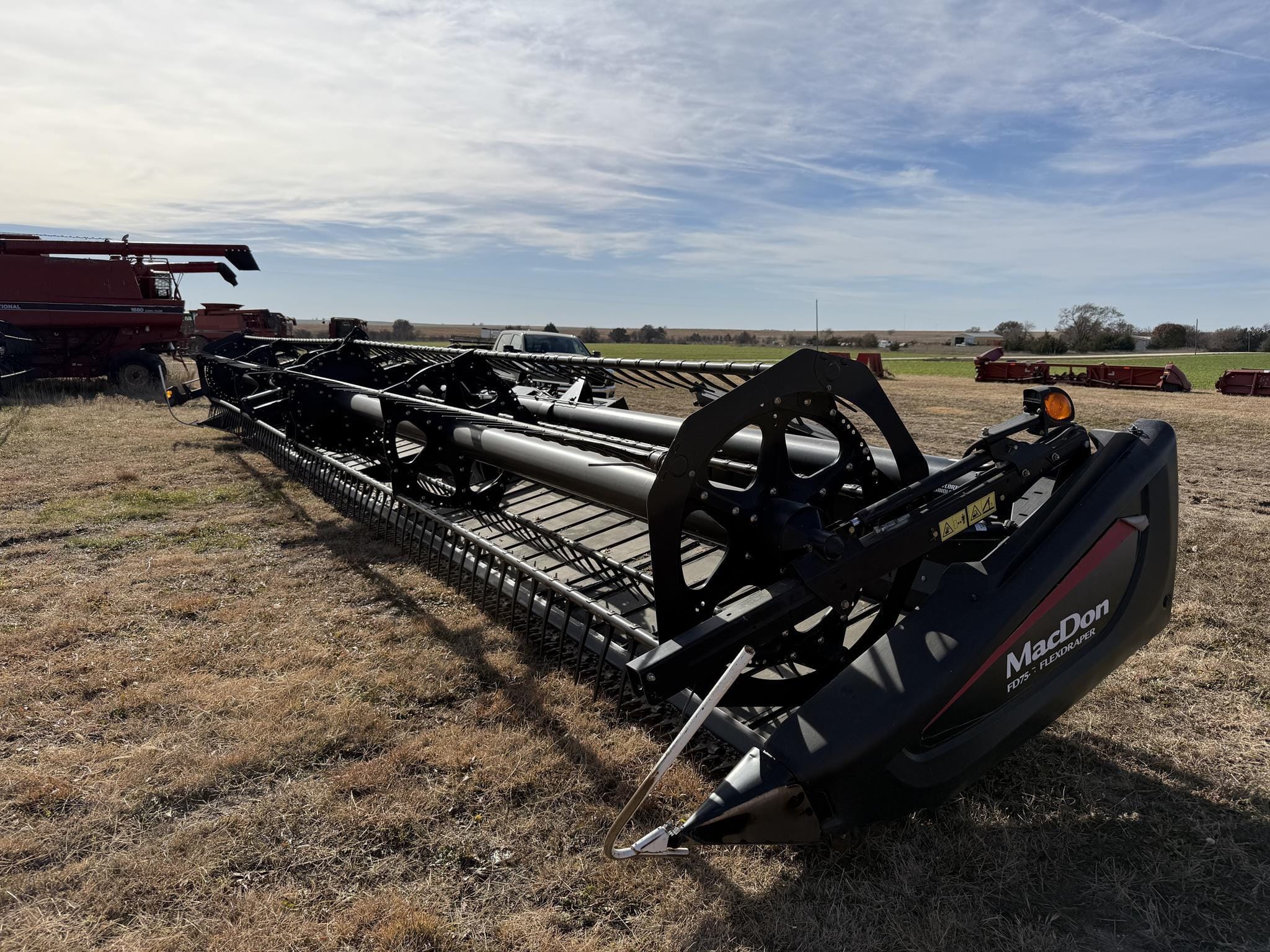 2016 MacDon FD75 Equipment Image0